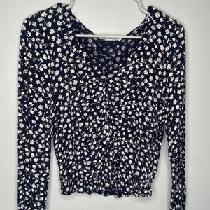 American Eagle - XS Black and Cream Floral Shirt